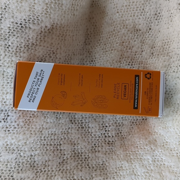 REN Glow Daily Vitamin C Gel Cream, 50ml/1.7fl oz - Picture 7 of 8